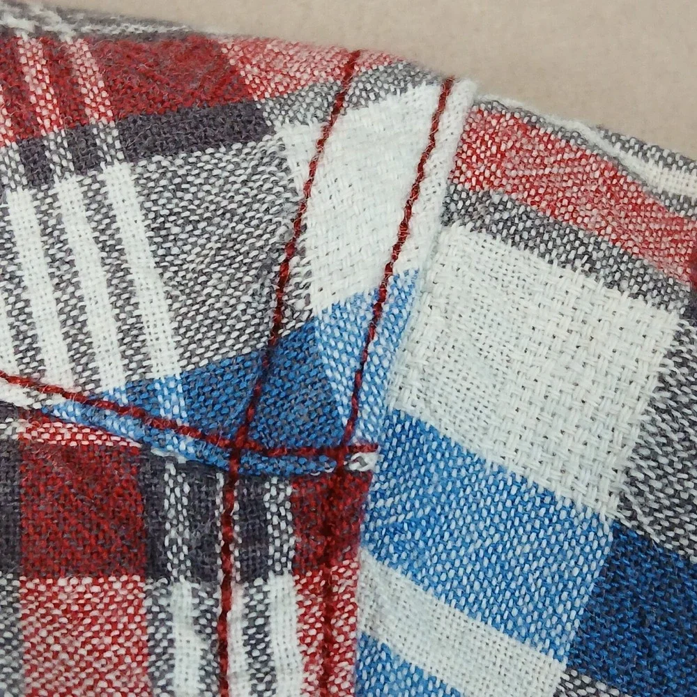 Levis XL Mens Shirt Chambray Short Sleeve 22x28 Plaid Casual‎ Fits A Medium